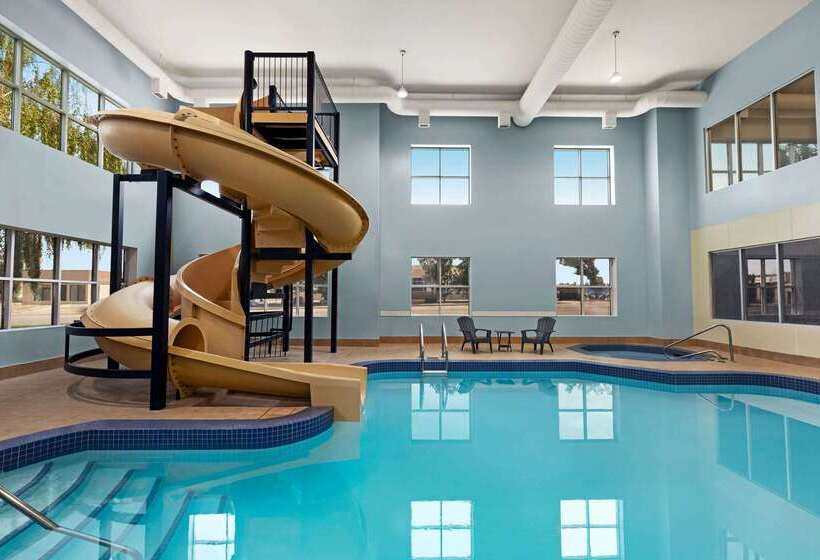 فندق Wingate By Wyndham Lethbridge