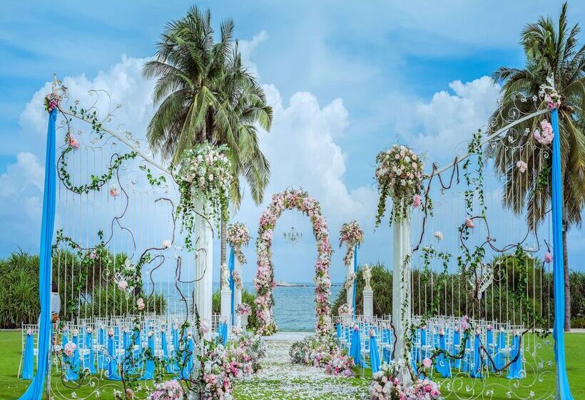 هتل Hilton Sanya Yalong Bay Resort & Spa