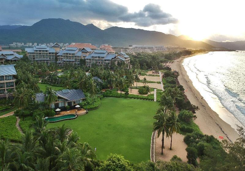 هتل Hilton Sanya Yalong Bay Resort & Spa