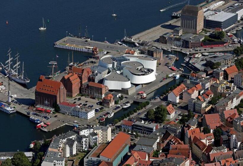 هتل Kontorhaus Stralsund