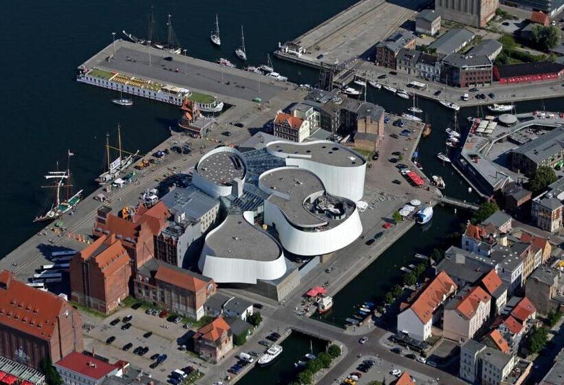 هتل Kontorhaus Stralsund