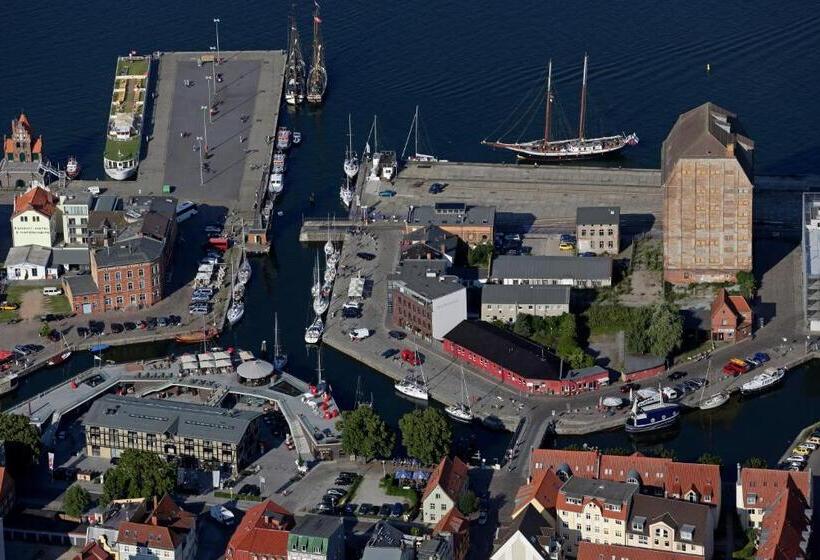 هتل Kontorhaus Stralsund