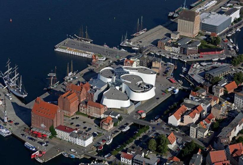هتل Kontorhaus Stralsund