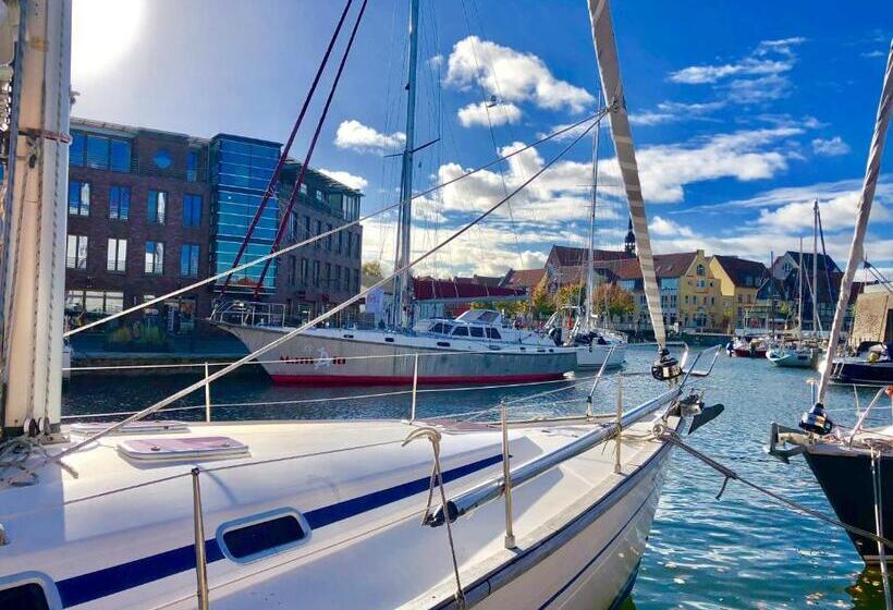 هتل Kontorhaus Stralsund