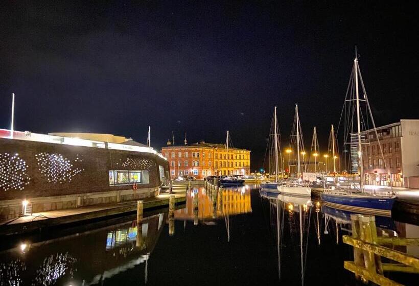هتل Kontorhaus Stralsund