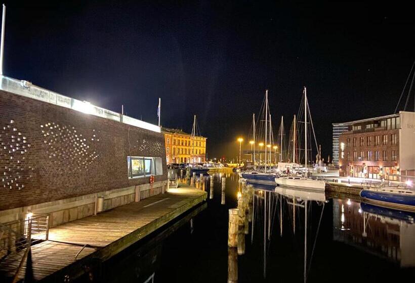 هتل Kontorhaus Stralsund