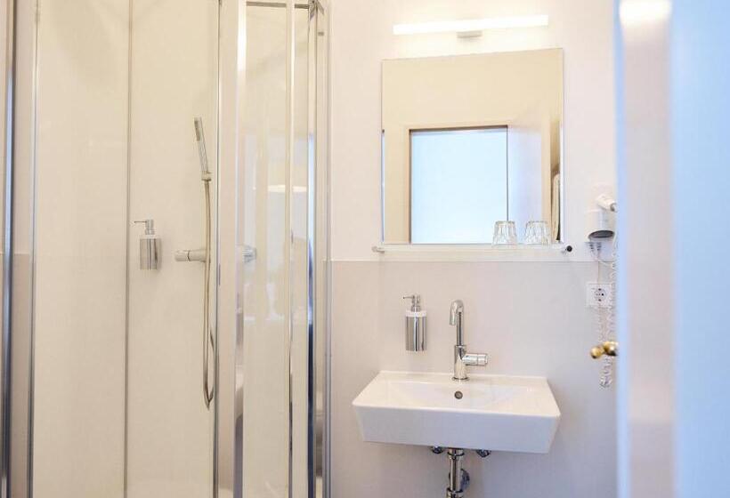 Fotos del hotel Hotel Lindenufer:  24