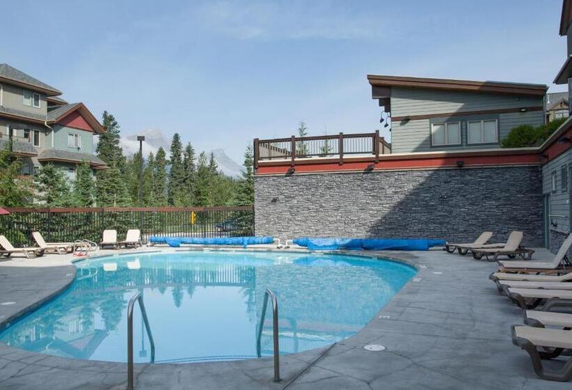 هتل Lodges At Canmore