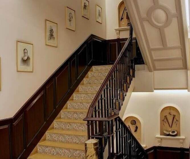 Palace On Ganges  Heritage