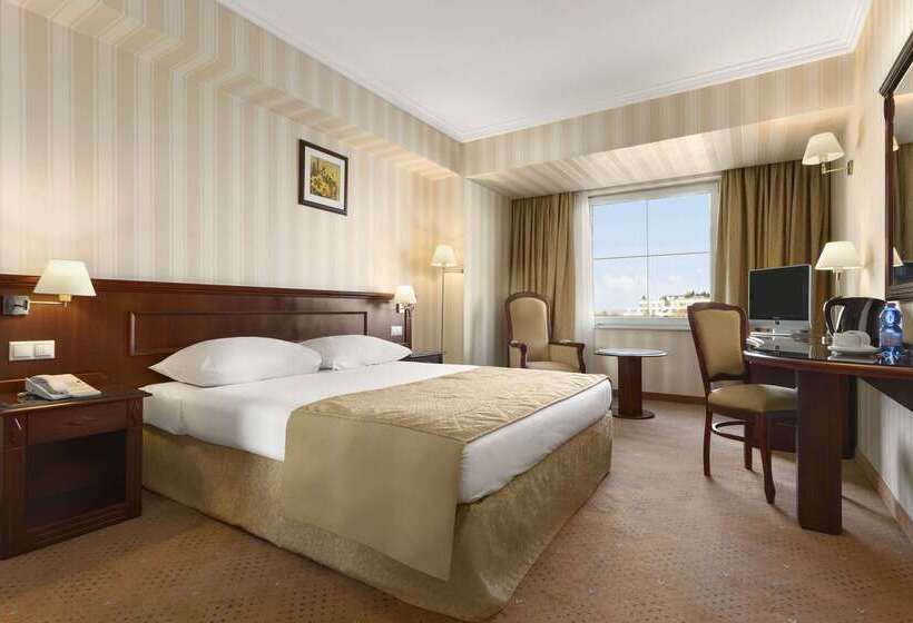 Fotos del hotel Ramada Hotel & Suites By Wyndham Bucharest North:  45