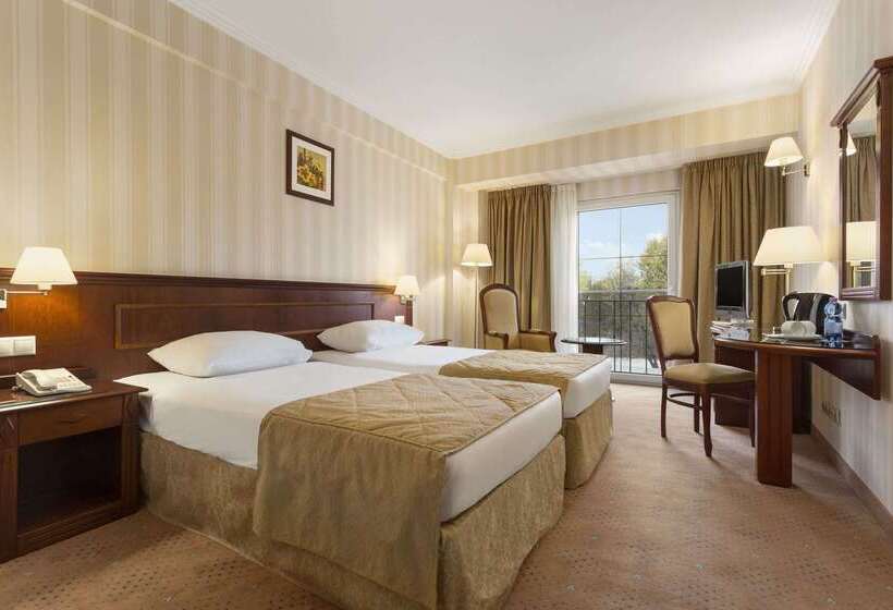Fotos del hotel Ramada Hotel & Suites By Wyndham Bucharest North:  47