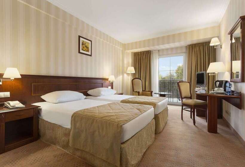 هتل Ramada  & Suites By Wyndham Bucharest North