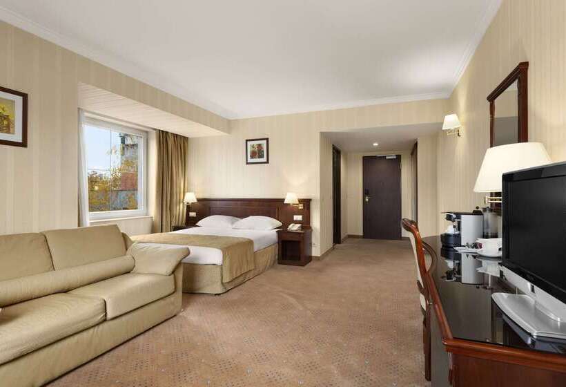 هتل Ramada  & Suites By Wyndham Bucharest North