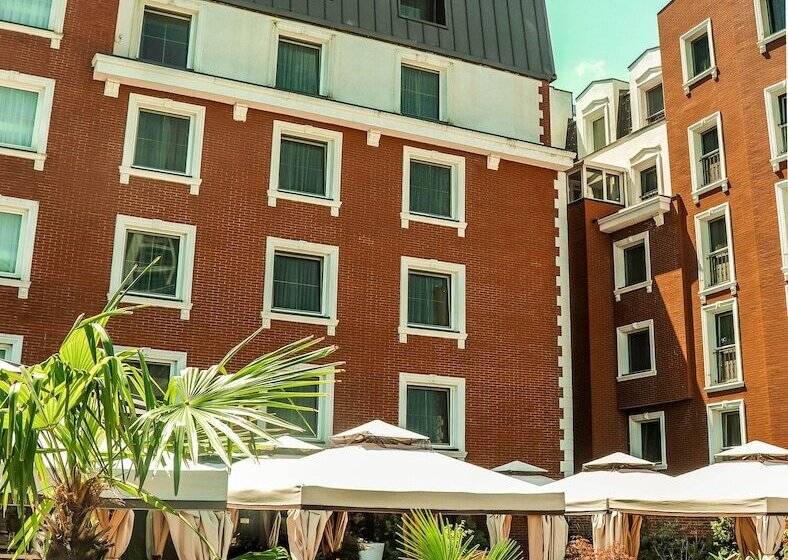 Fotos del hotel Ramada Hotel & Suites By Wyndham Bucharest North:  10