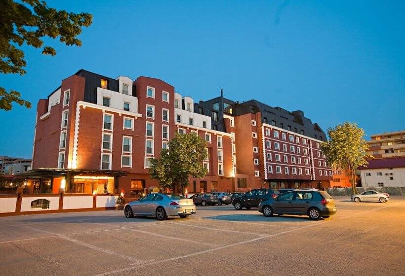 Fotos del hotel Ramada Hotel & Suites By Wyndham Bucharest North:  34