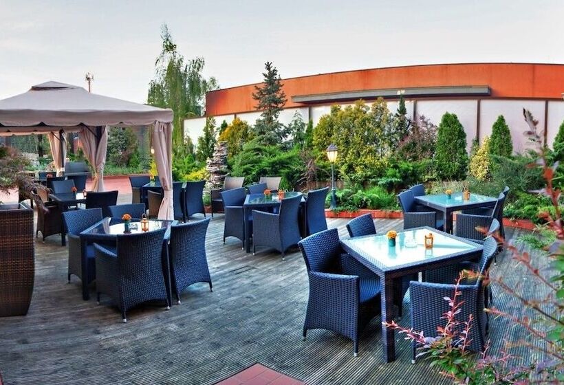 Fotos del hotel Ramada Hotel & Suites By Wyndham Bucharest North:  8