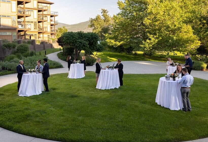 فندق The Cove Lakeside Resort