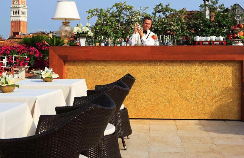 Fotos del hotel A La Commedia:  31