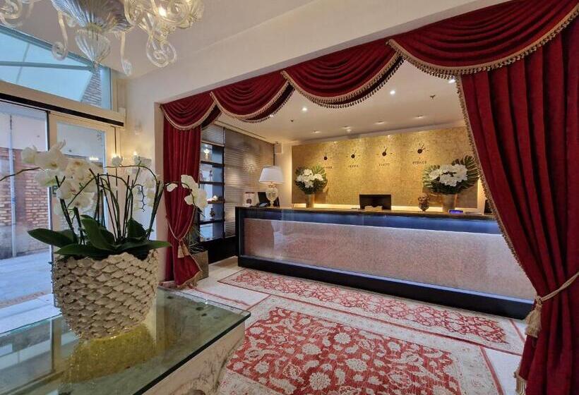 Fotos del hotel A La Commedia:  35