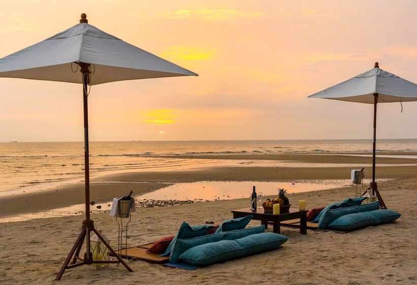 هتل Aana Resort & Spa