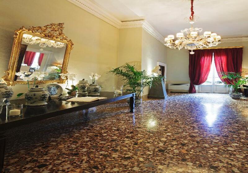 هتل Al Palazzo Del Marchese Di Camugliano Residenza D'epoca
