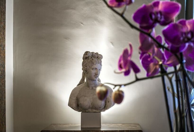 هتل Al Palazzo Del Marchese Di Camugliano Residenza D'epoca