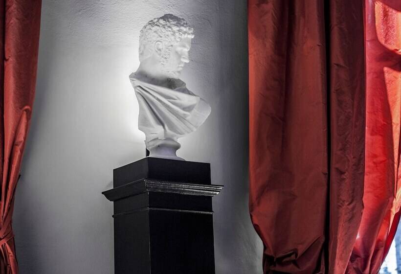 هتل Al Palazzo Del Marchese Di Camugliano Residenza D'epoca