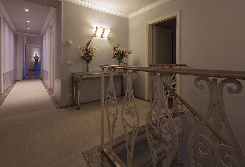 هتل Al Palazzo Del Marchese Di Camugliano Residenza D'epoca