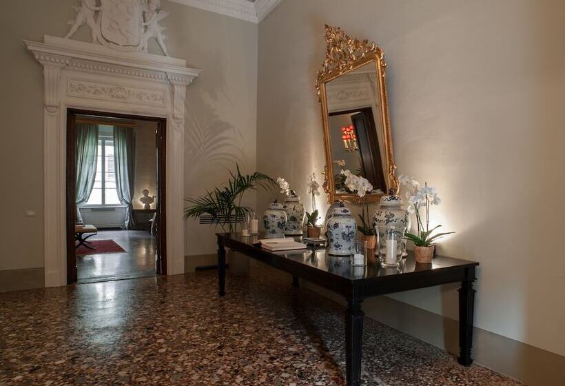 هتل Al Palazzo Del Marchese Di Camugliano Residenza D'epoca