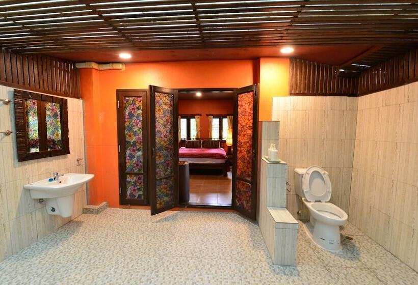 هتل Baan Nam Ping Riverside Homestay