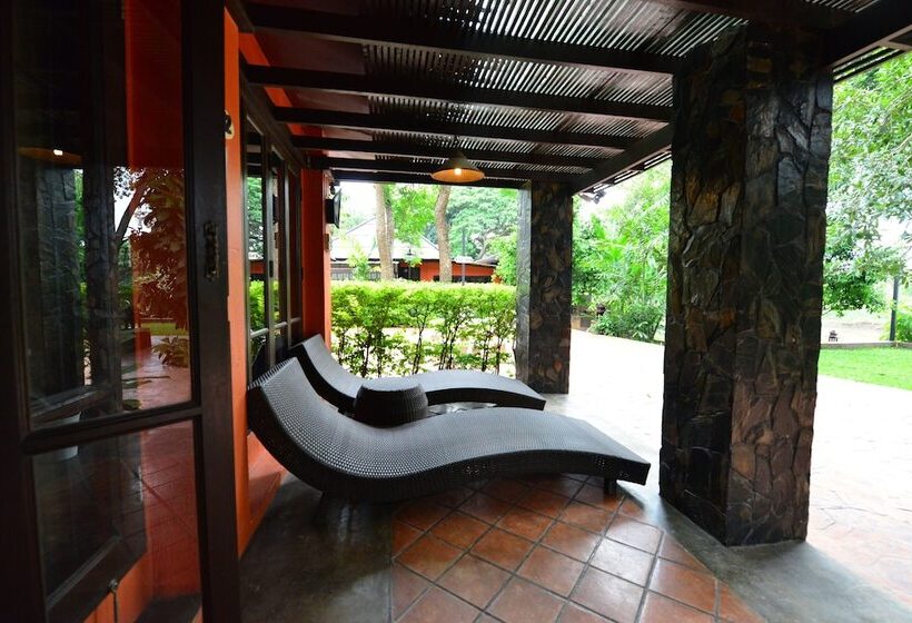 هتل Baan Nam Ping Riverside Homestay