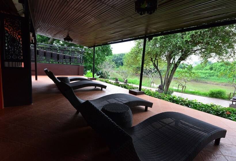 هتل Baan Nam Ping Riverside Homestay