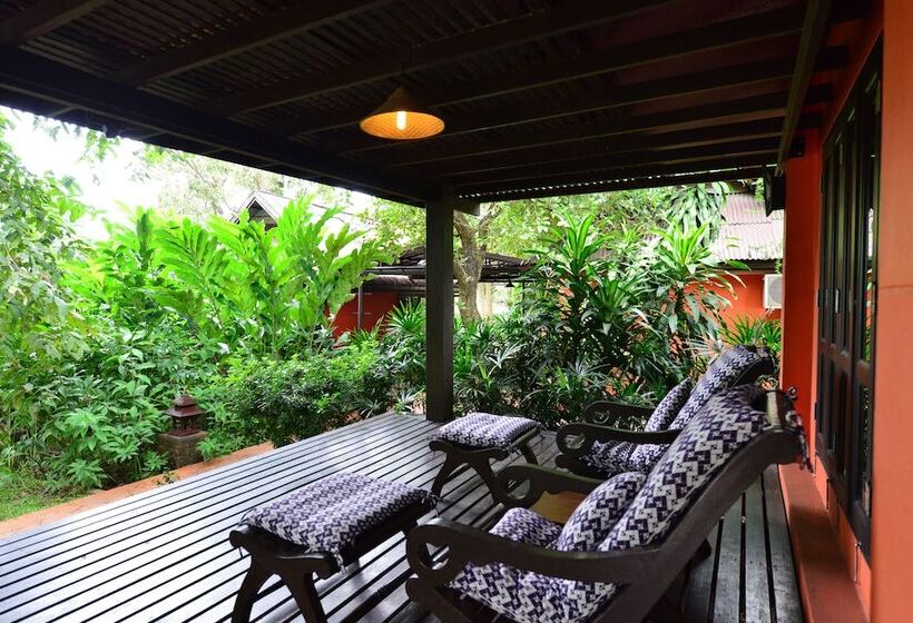 هتل Baan Nam Ping Riverside Homestay
