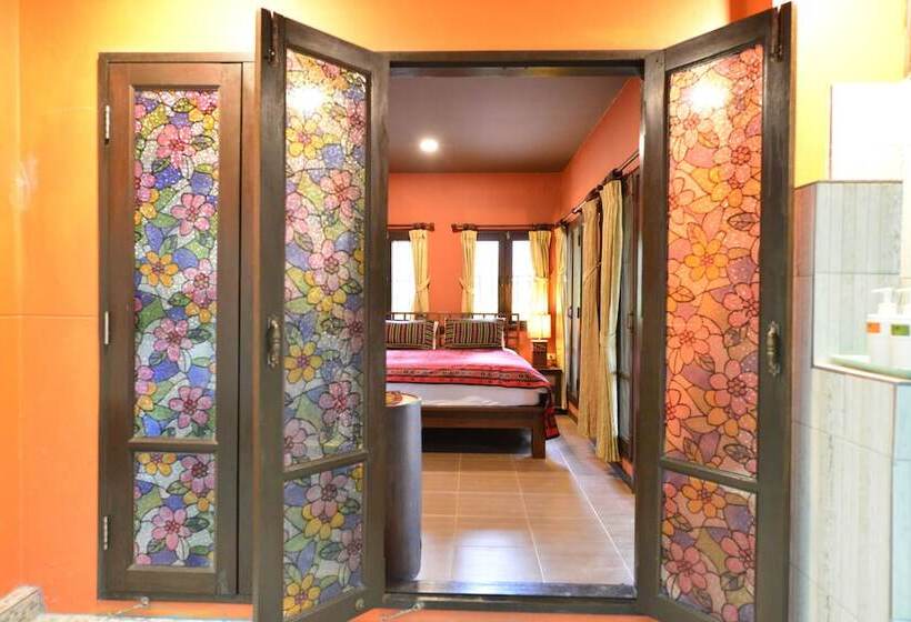 هتل Baan Nam Ping Riverside Homestay