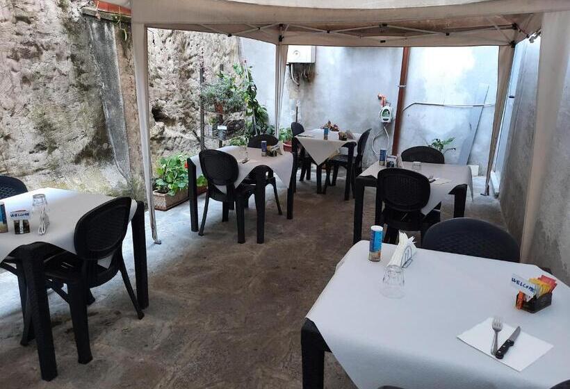 هتل Le Tre Stazioni