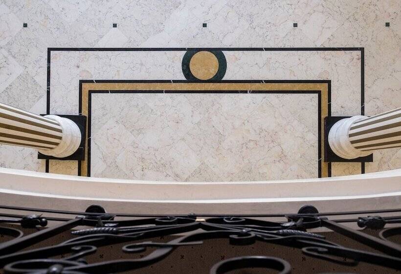 Phi Hotel Astoria