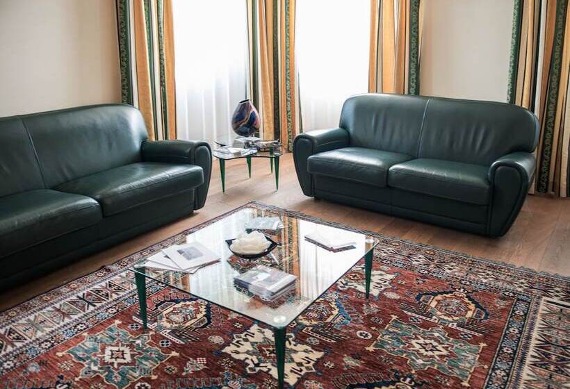 Phi Hotel Astoria