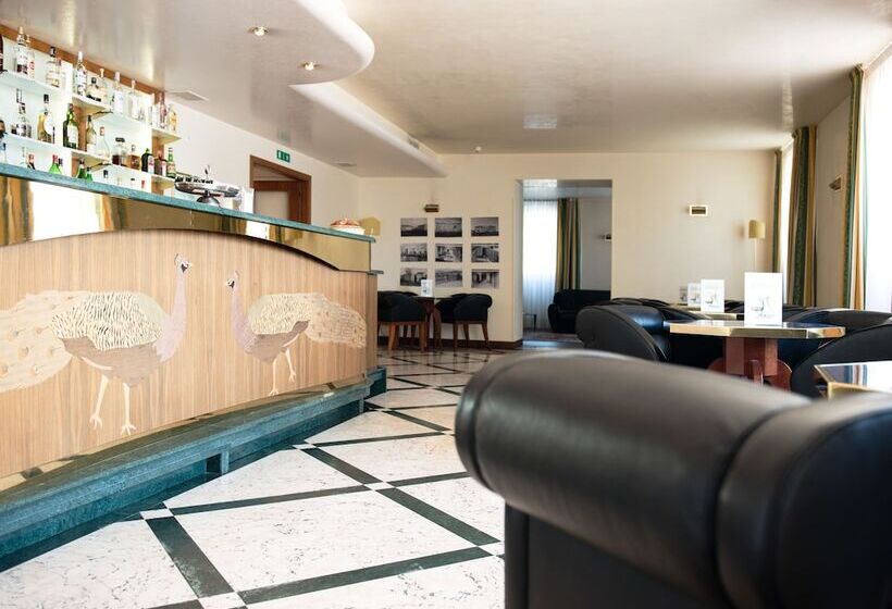 Phi Hotel Astoria