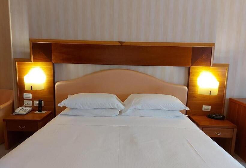 Phi Hotel Astoria