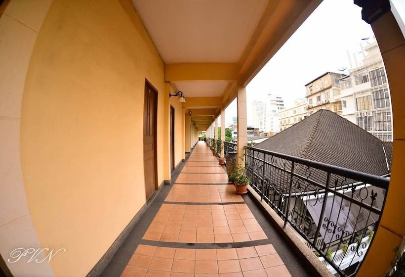 هتل Silom Village Inn