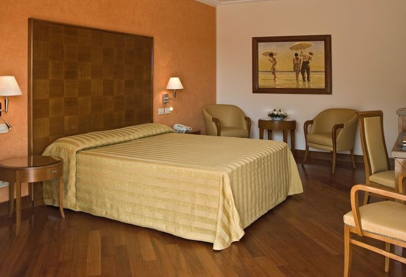 هتل Versilia Palace