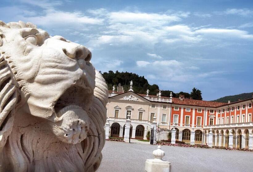 هتل Villa Fenaroli Palace