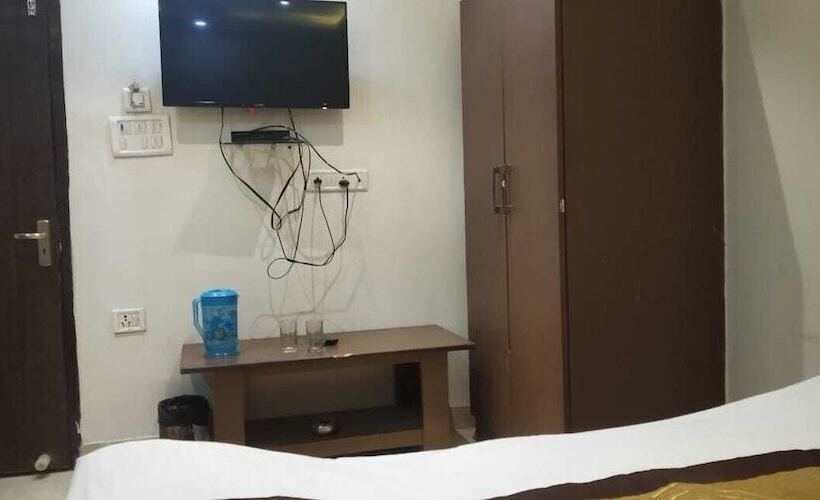 Adb Rooms Hotel Ashiana
