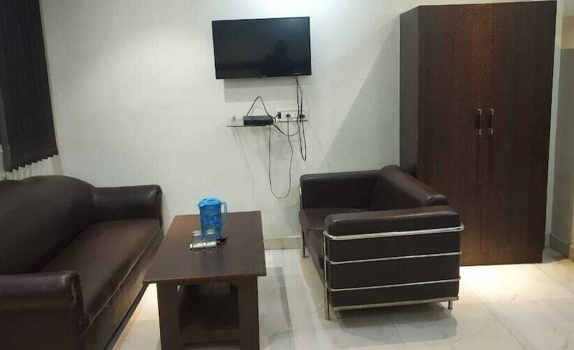 Adb Rooms Hotel Ashiana
