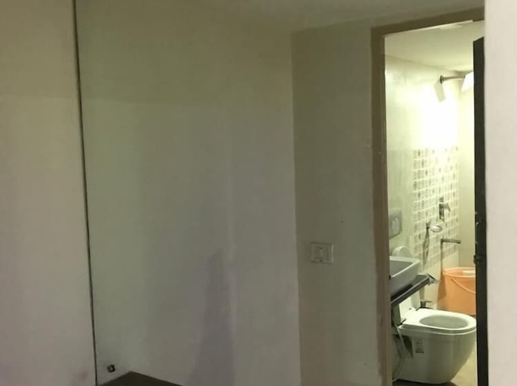 Adb Rooms Hotel Ashiana