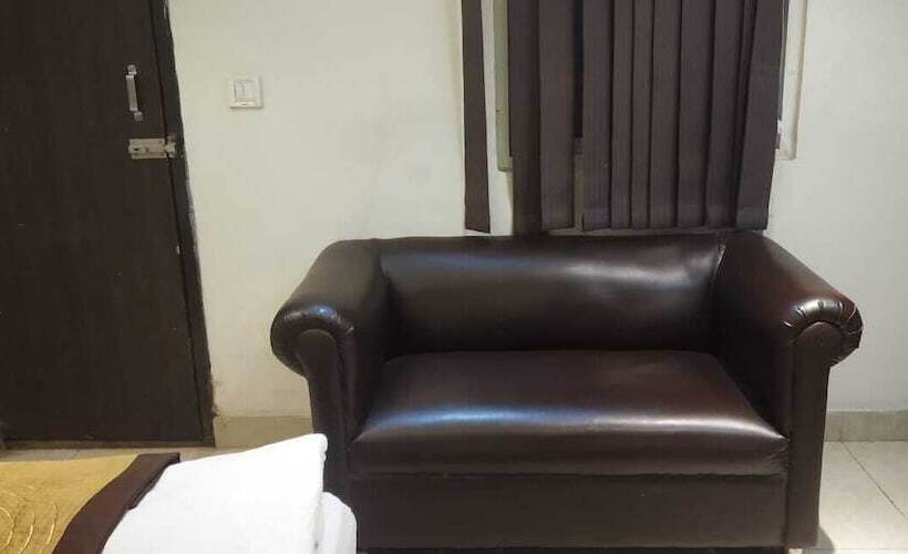 Adb Rooms Hotel Ashiana