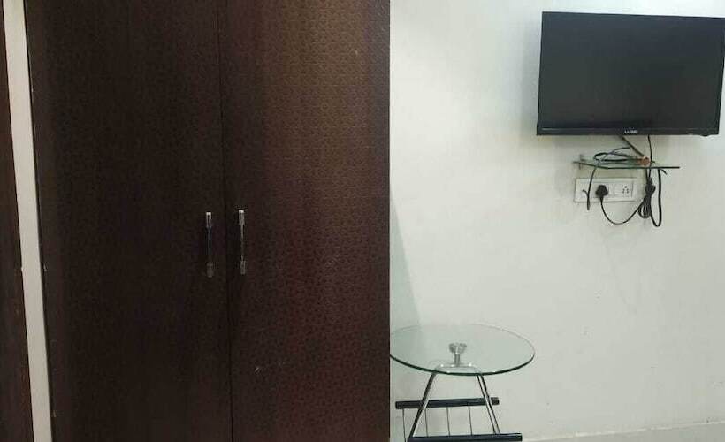 Adb Rooms Hotel Ashiana