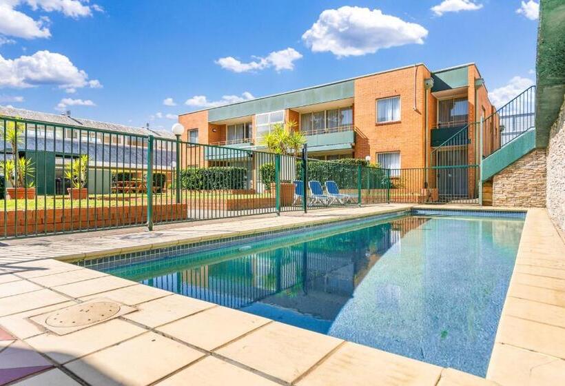Отель Apx Parramatta
