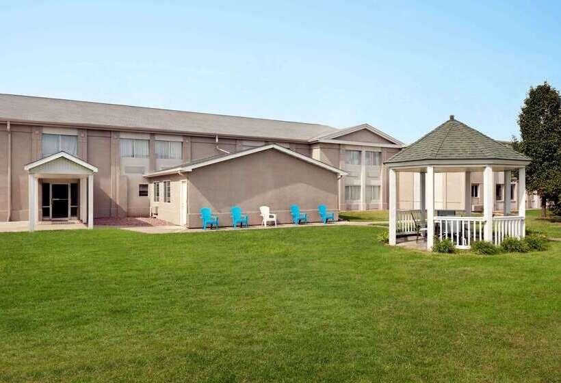 هتل Baymont By Wyndham Des Moines North