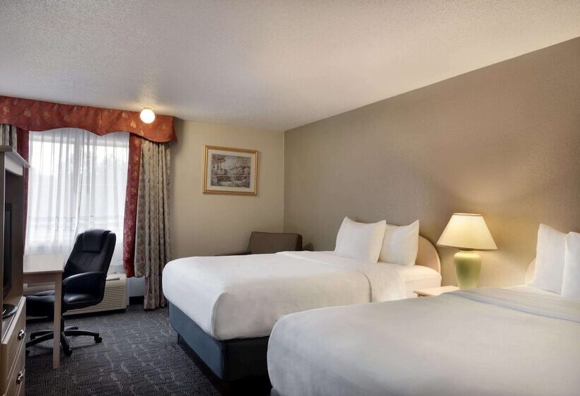 هتل Baymont By Wyndham Des Moines North